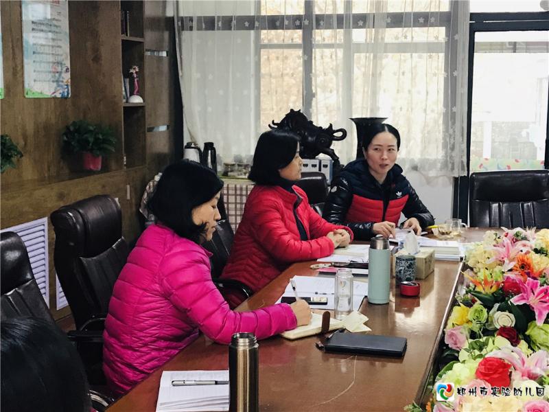 3市实验幼儿园副园长张雪即席点评教师分享.jpg