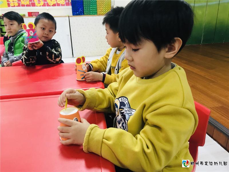 4.幼儿制作生肖小老鼠.jpg