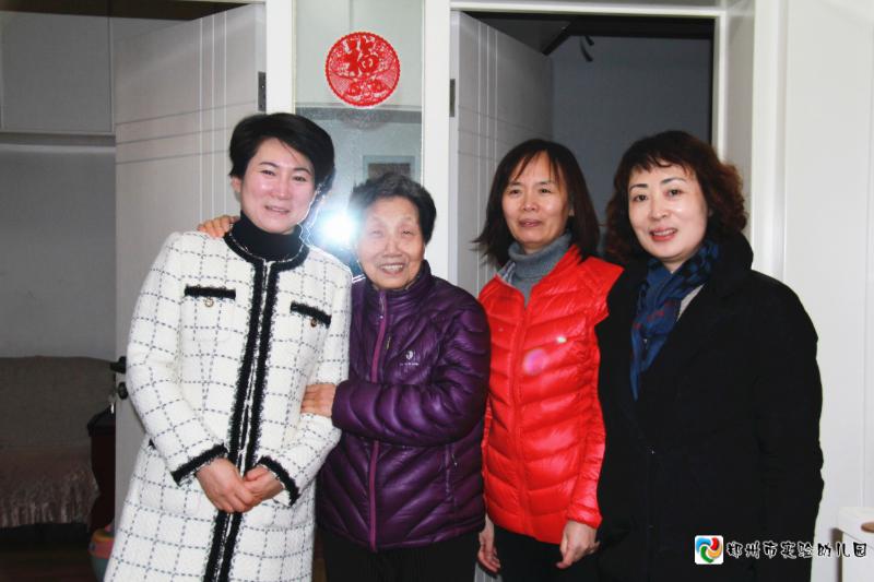 4.慰问组同退休老干部合影_副本.jpg