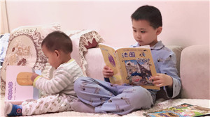 孩子们享受美好的阅读时光.jpg