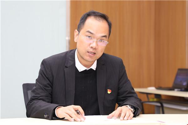 4杨增勋主任宣读新进教师和指导教师的工作职责.JPG