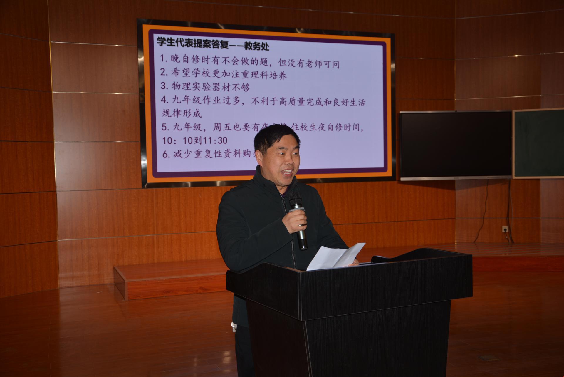5fe15b23d0475.jpg